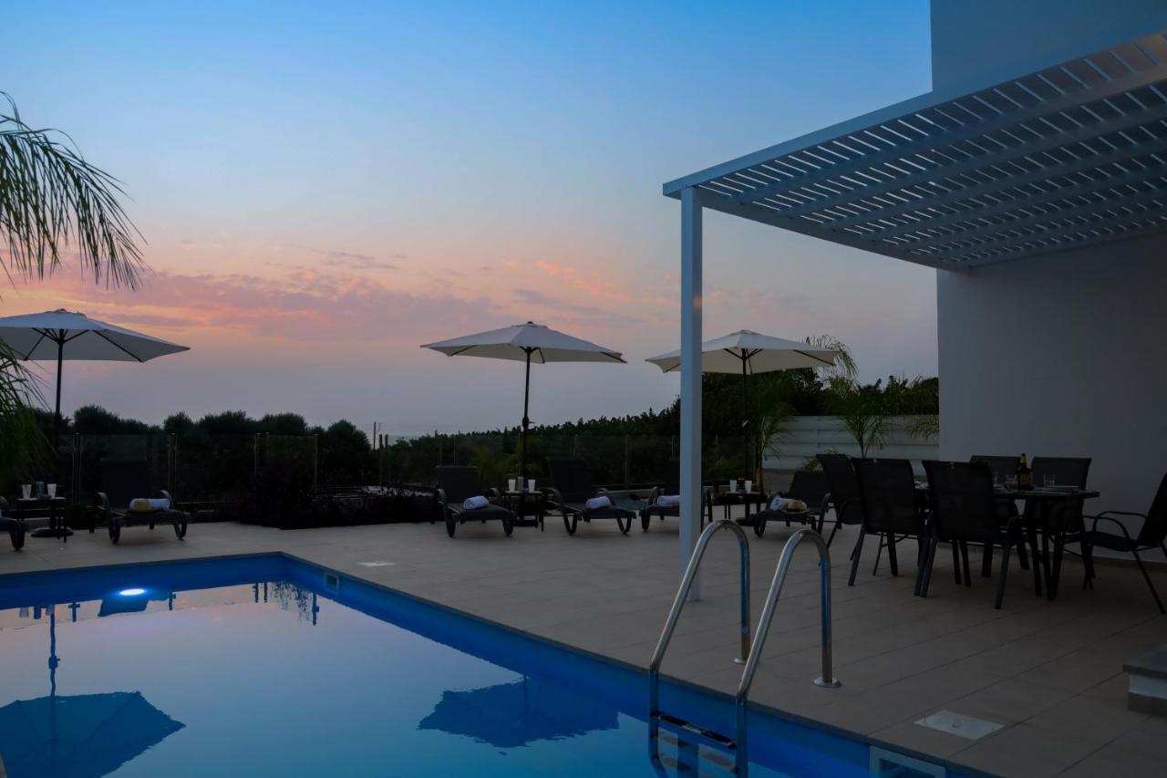 Sophia'S Seaview Luxury Villas Пафос Экстерьер фото